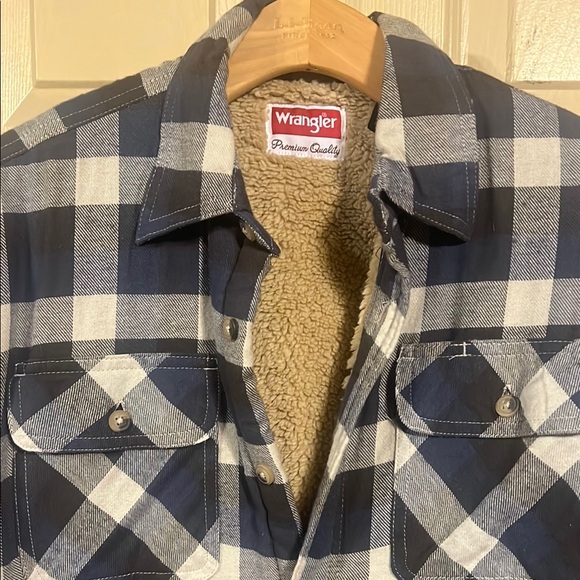 Wrangler Blue Plaid Flannel Shacket size S - Picture 2 of 8